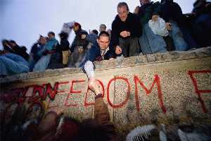 fall of berlin wall_sml